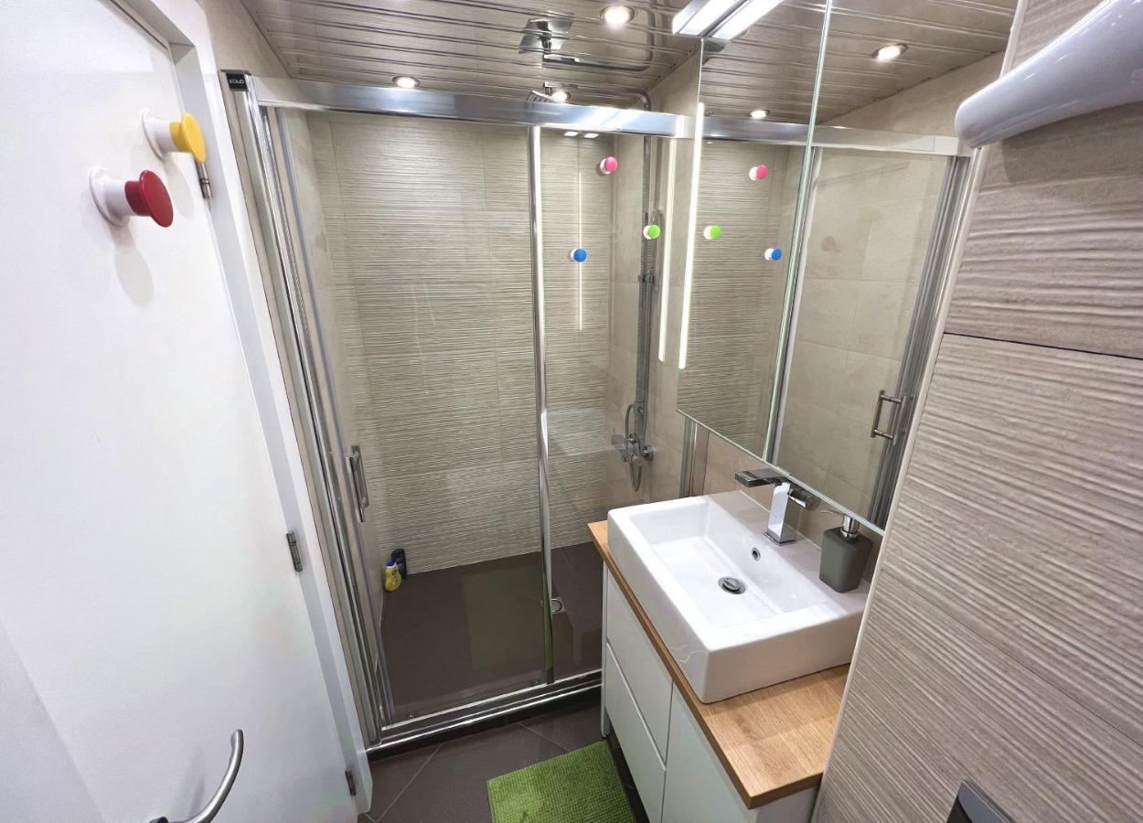 Unique Luxurious Jacuzzi Penthouse Duplex In City Center! 2 Baths! Free Parking! Sofia Exterior foto