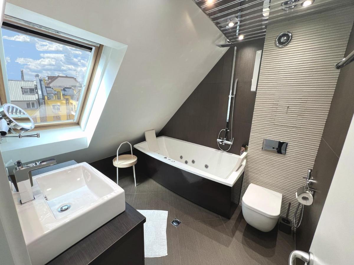 Unique Luxurious Jacuzzi Penthouse Duplex In City Center! 2 Baths! Free Parking! Sofia Exterior foto